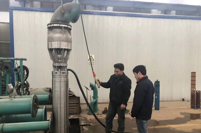 流量1200立方、楊程18米的不銹鋼304材質(zhì)潛水泵測(cè)試合格