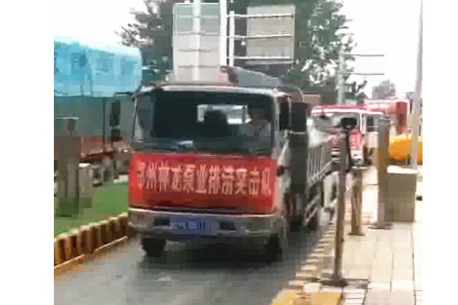 我公司新組織的搶險(xiǎn)排澇設(shè)備及人員，出發(fā)馳援焦作災(zāi)區(qū)，兄弟們辛苦了，加油！